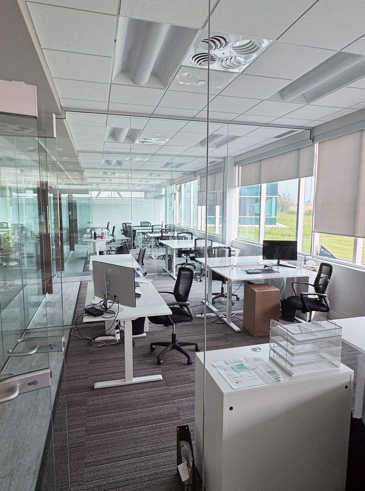 EffectiV bright modern office